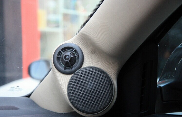 斯柯达汽车安装中高音喇叭细节图